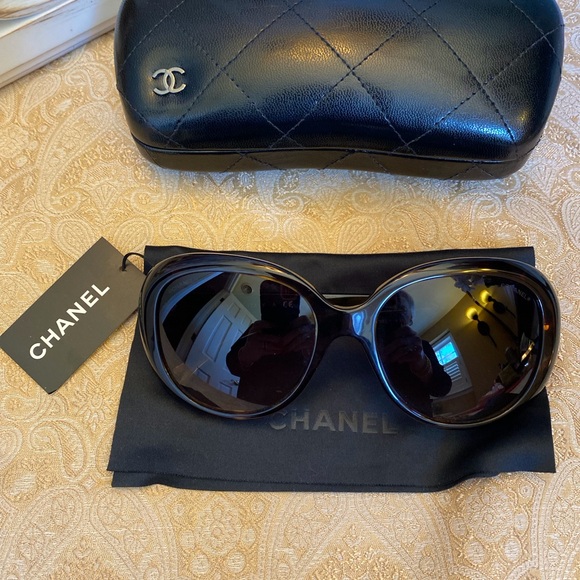Chanel Black Oversized Sunglasses - Picture 1 of 14
